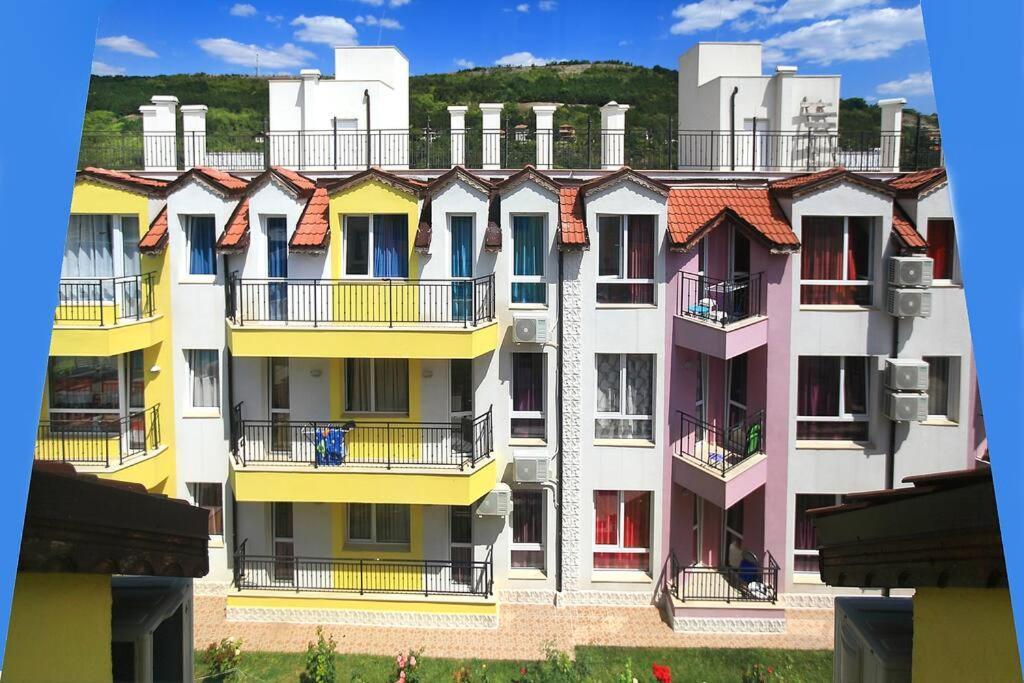 Modern Delux Apartments In Flowers&Pool Private Complex バルチク エクステリア 写真